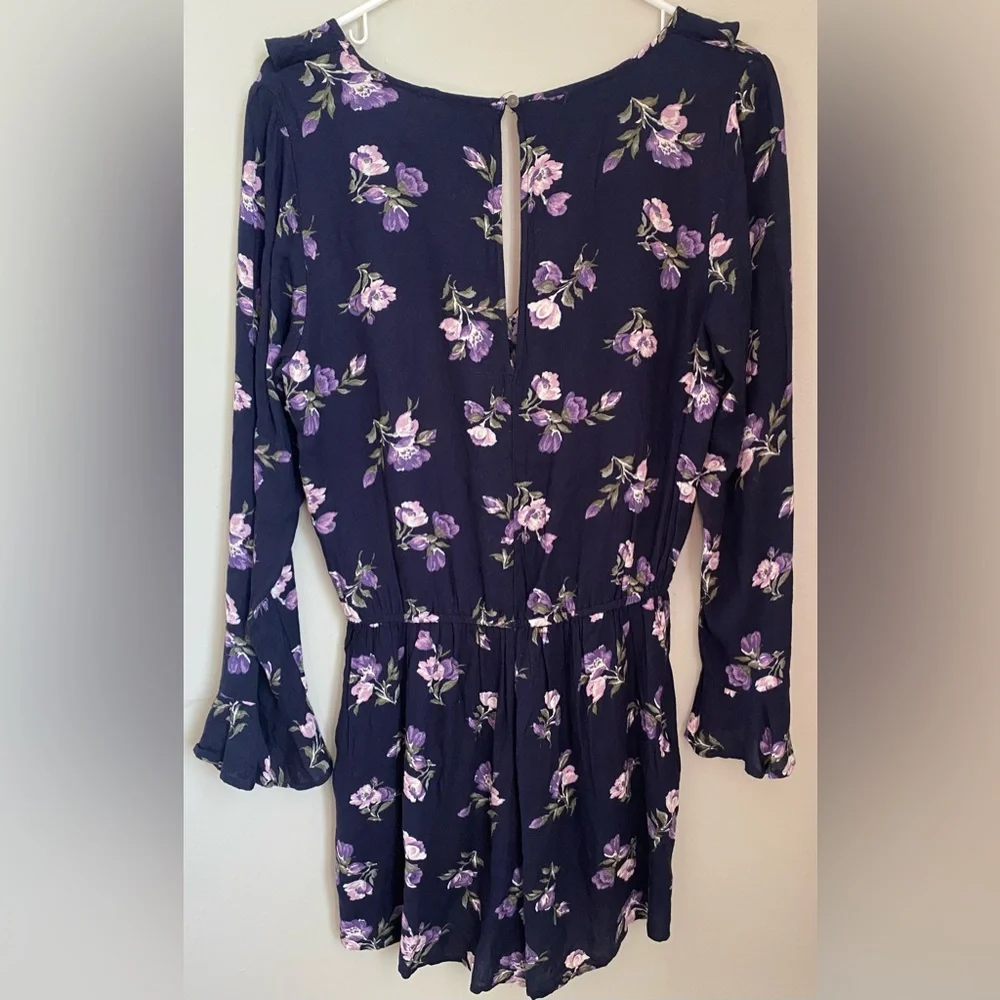 NWT American Eagle Navy Floral Shorts Romper Size Medium - Picture 4 of 11